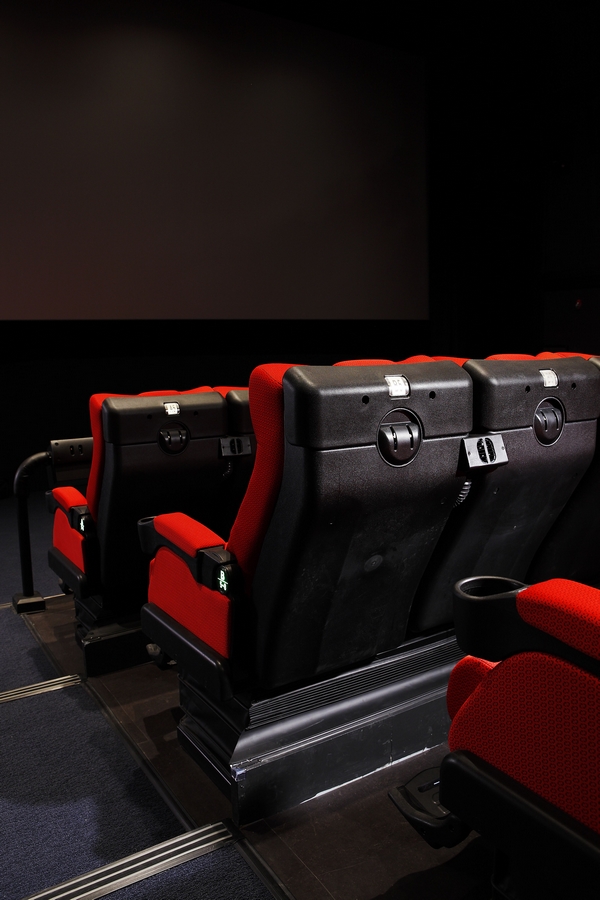 4DX sedačka - zadní pohled 4DX sedačka - zadní pohled
